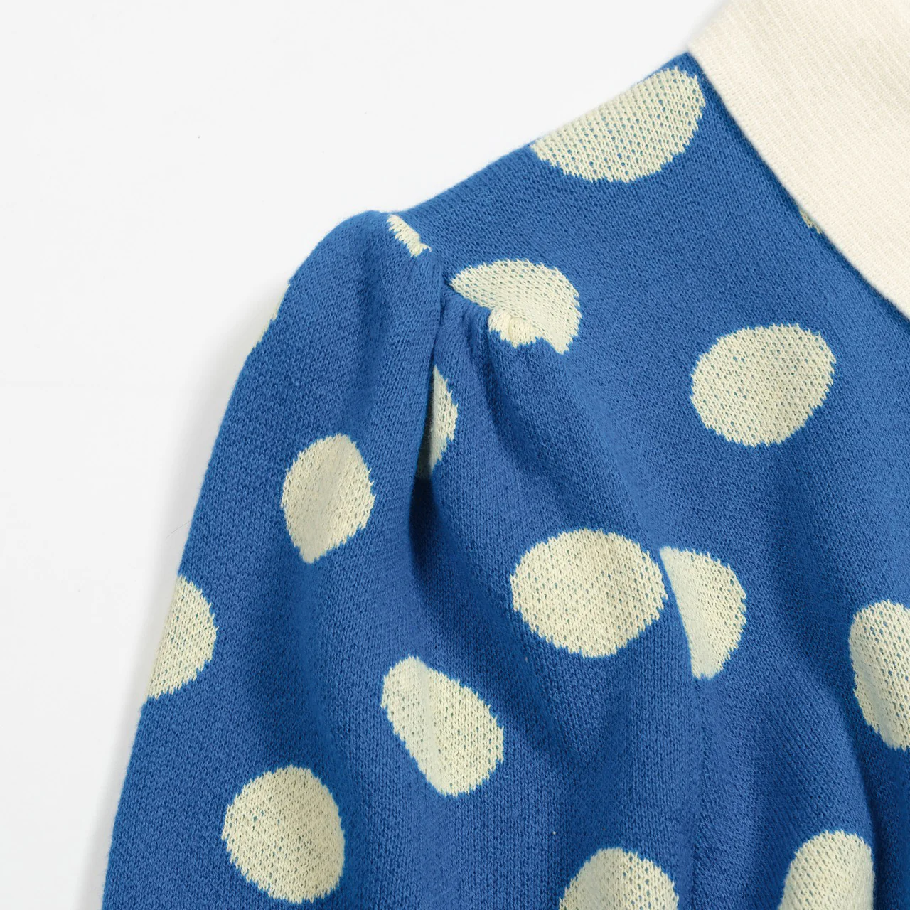 Women's vintage blue polka dot knitted bubble sleeve polo - Image 4