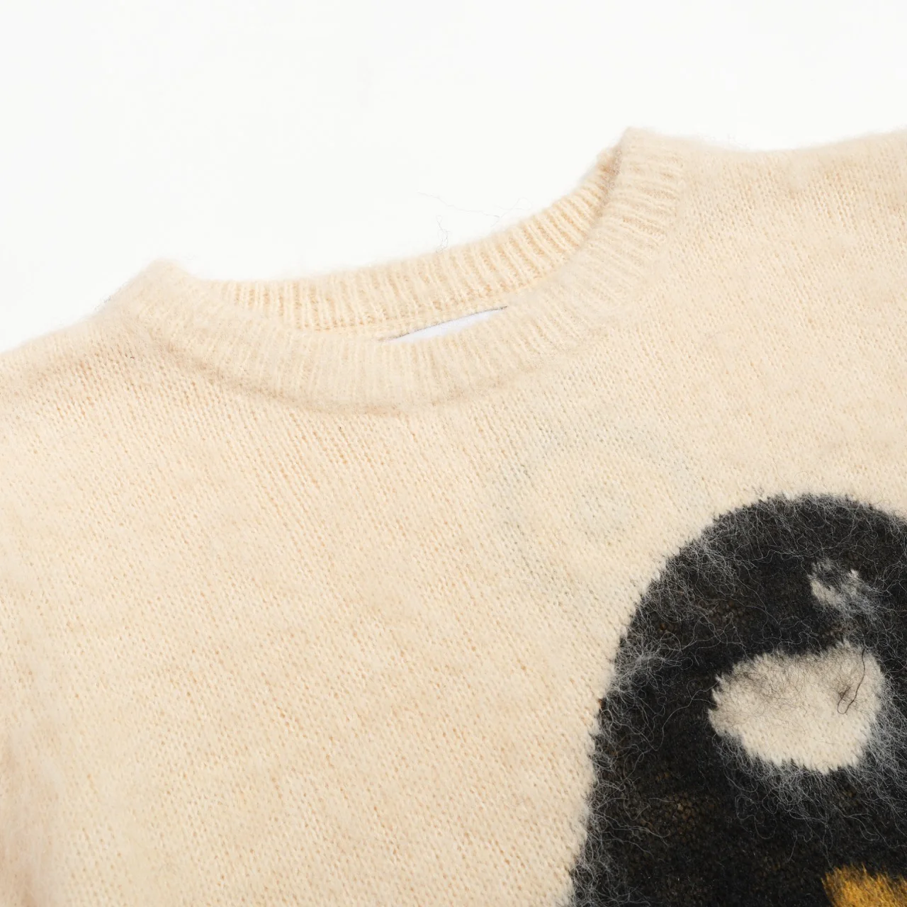 Women's white apricot bird jacquard plush knitwear - Image 4