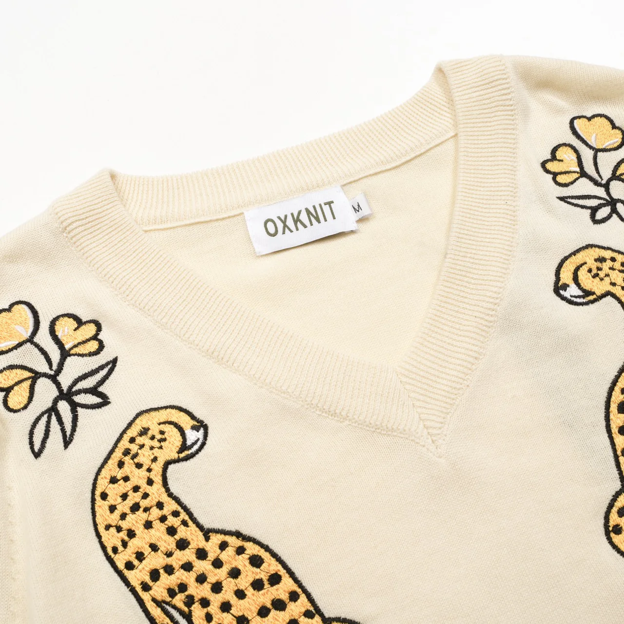 Women's white apricot cheetah embroidered bubble sleeve knitwear - Image 4